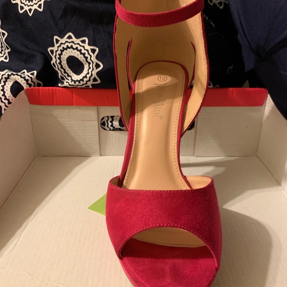 Heels - Picture 5 of 7